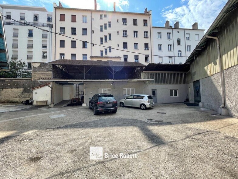 Light Industrial in Lyon to rent - Building Photo - Image 2 of 10