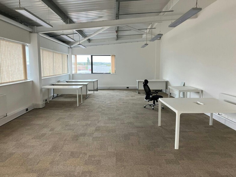 2-6 Faraday Way, Orpington to rent - Interior Photo - Image 3 of 6