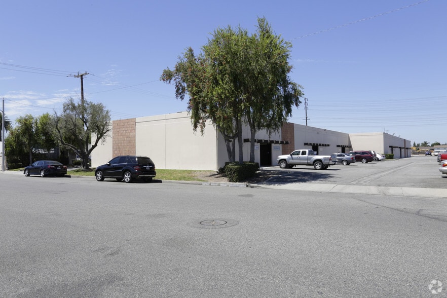 15321-15323 Texaco Ave, Paramount, CA to rent - Building Photo - Image 1 of 17