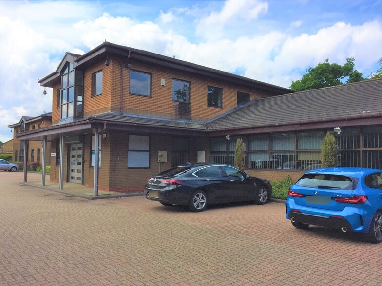 Woodlands Ln, Bradley Stoke to rent - Building Photo - Image 2 of 6