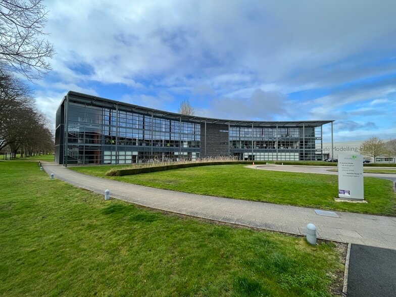 Howbery Park, Wallingford to rent - Building Photo - Image 1 of 1