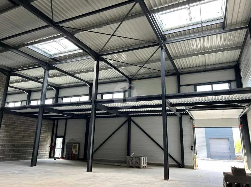Location Local d'activités 218 m² à 11 698 m² - Photo 1