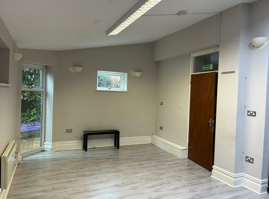 107 Talbot Rd, Pontyclun to rent Interior Photo- Image 1 of 2