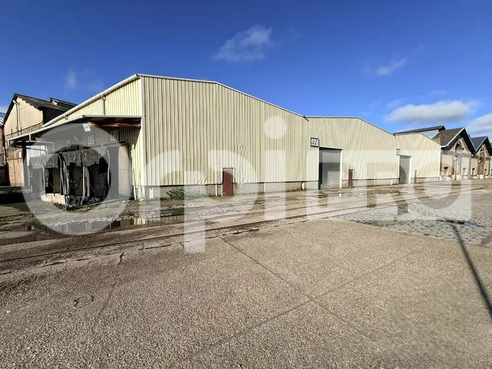 Location Entrepôt 1 856 m² - Photo 1
