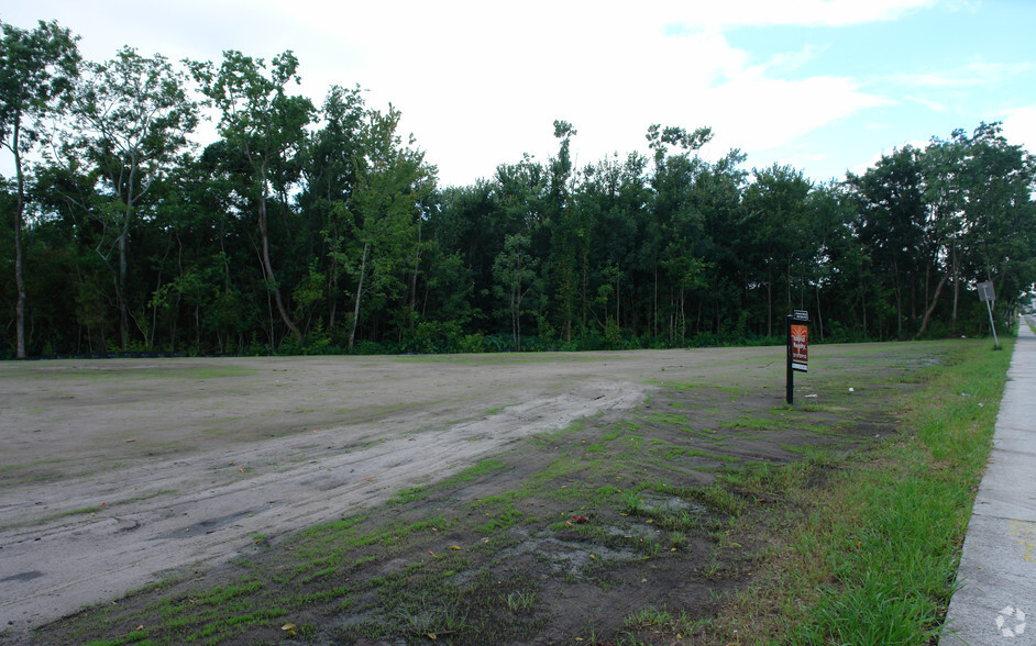 1630 Wells Rd, Orange Park, FL for sale - Primary Photo - Image 1 of 1