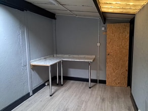 Longshot Ln, Bracknell to rent Interior Photo- Image 2 of 3
