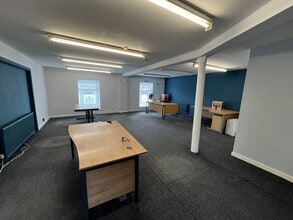 56 Gidlow Ln, Wigan to rent Interior Photo- Image 2 of 5