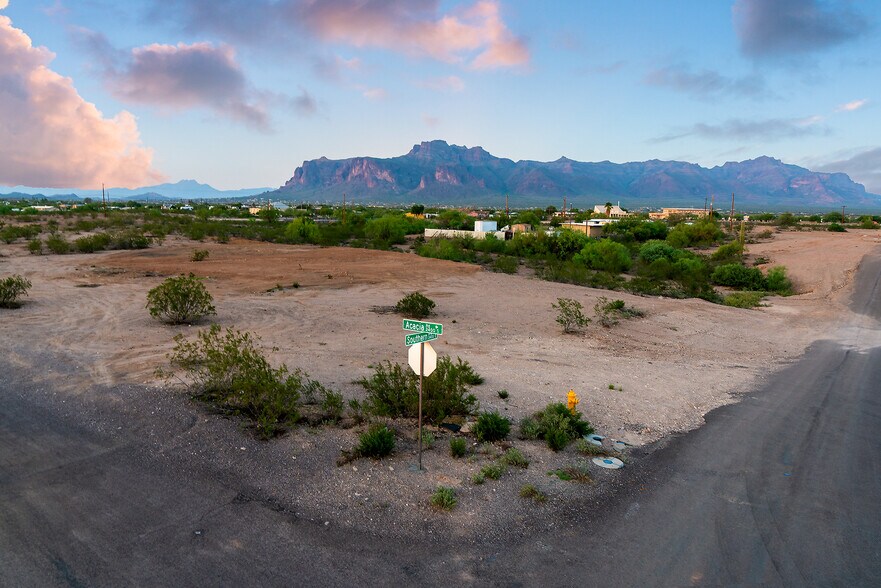 2401 Acacia, Apache Junction, AZ for sale - Primary Photo - Image 1 of 1