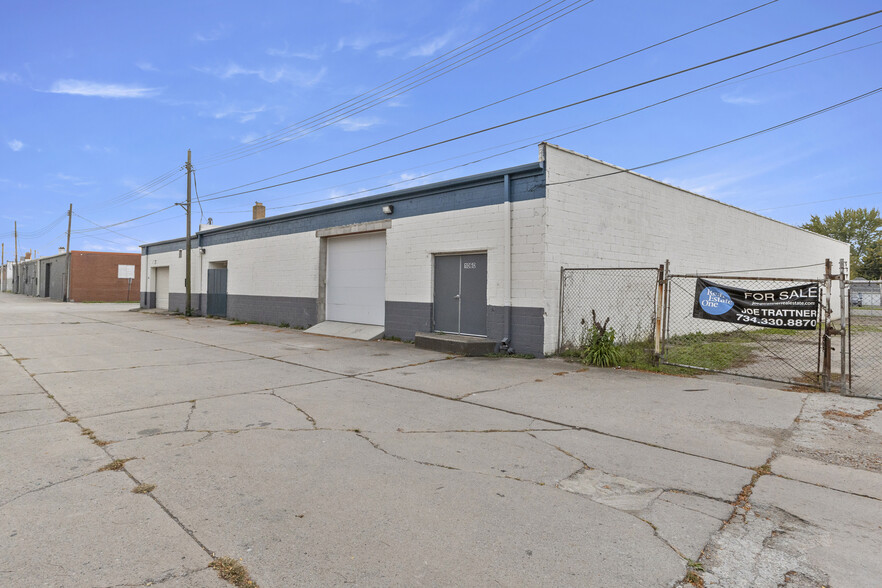 1056-1060 Southfield Rd, Lincoln Park, MI for rent - Building Photo - Image 2 of 22