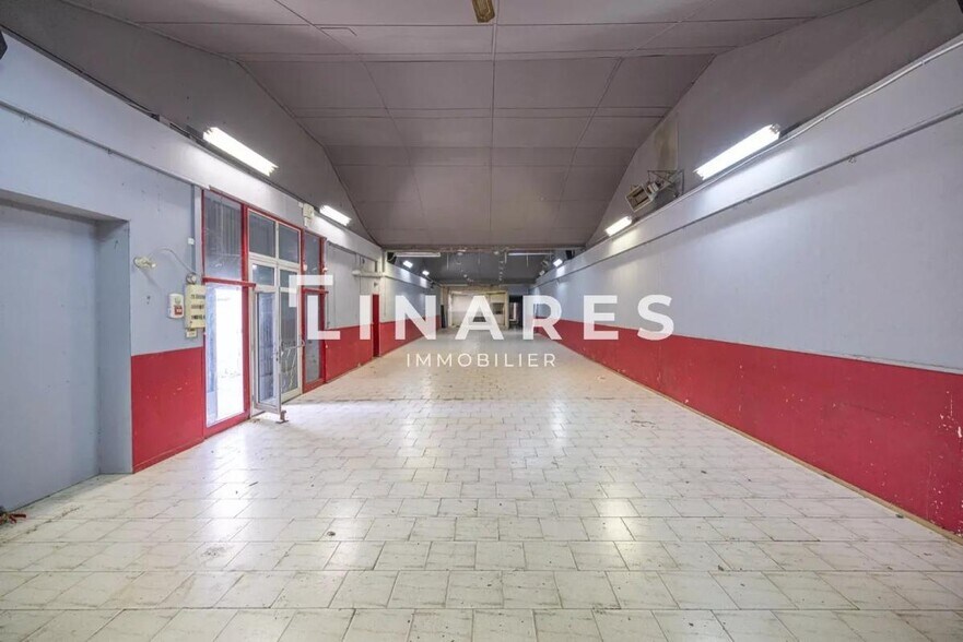 Light Industrial in Marseille to rent - Interior Photo - Image 3 of 4