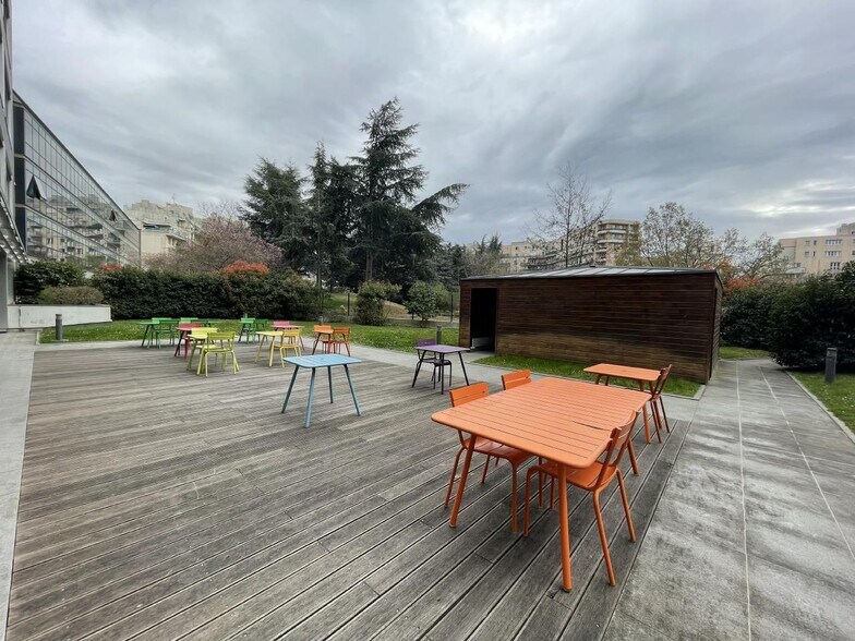 19 Rue Mozart, Clichy to rent - Building Photo - Image 1 of 5