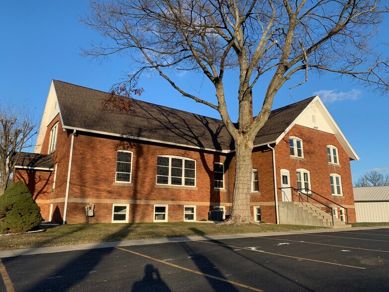 120 Lake Ave NE, Hartville, OH for rent - Building Photo - Image 2 of 3