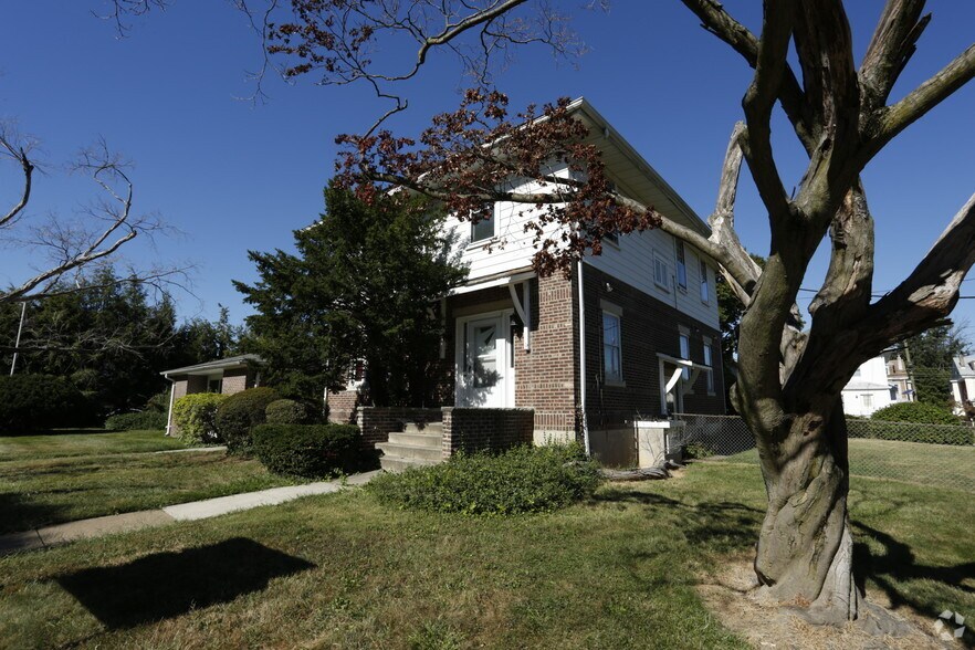 413 Hillcrest Ave, Ewing, NJ for sale - Primary Photo - Image 1 of 1