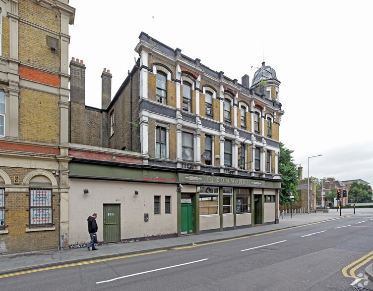 18-18A Beresford Sq, London to rent - Building Photo - Image 3 of 4