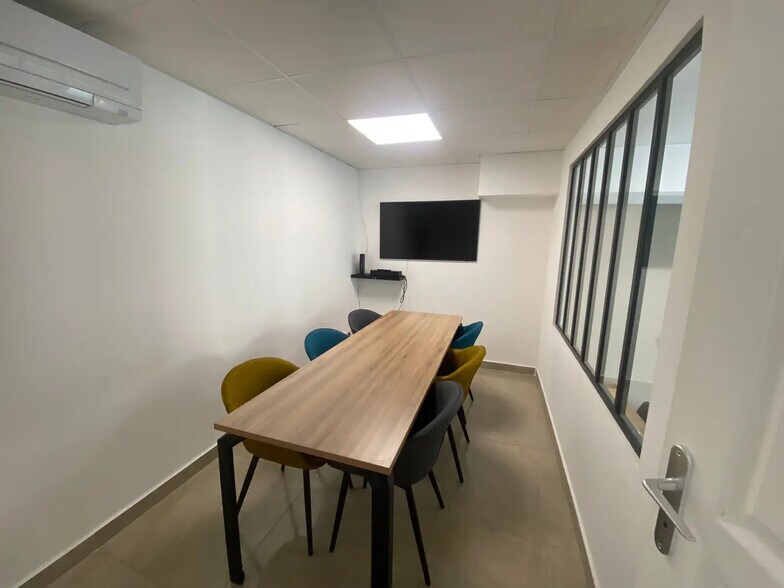 Office in Marseille for sale - Building Photo - Image 3 of 6