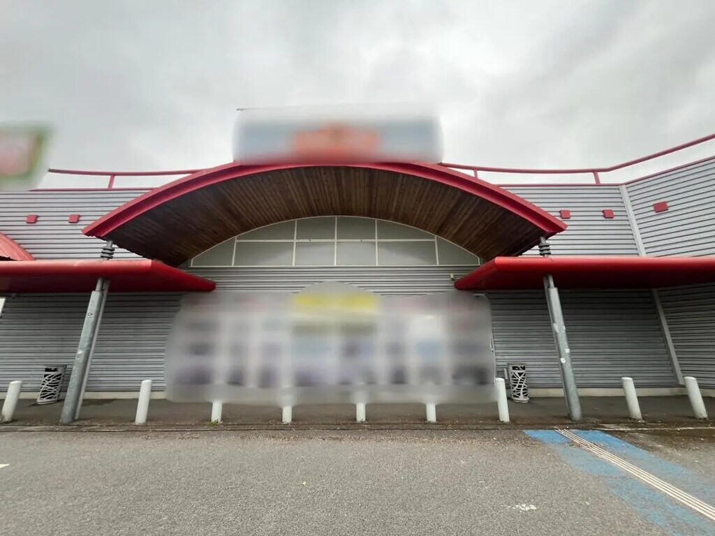 Location Commerce 2 088 m² - Photo 1