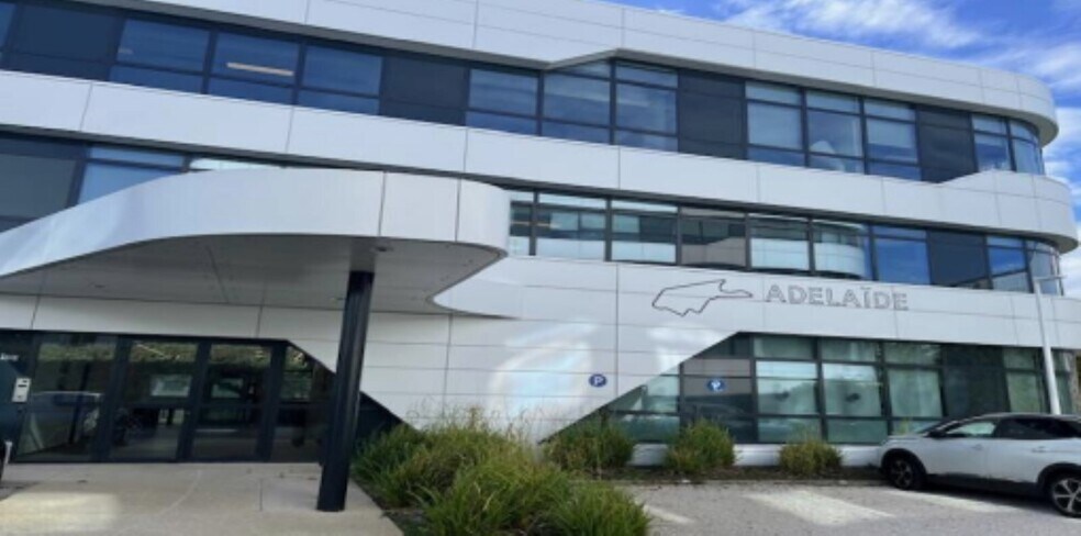 Office in CHAMPAGNE-AU-MONT-D'OR to rent - Building Photo - Image 2 of 12