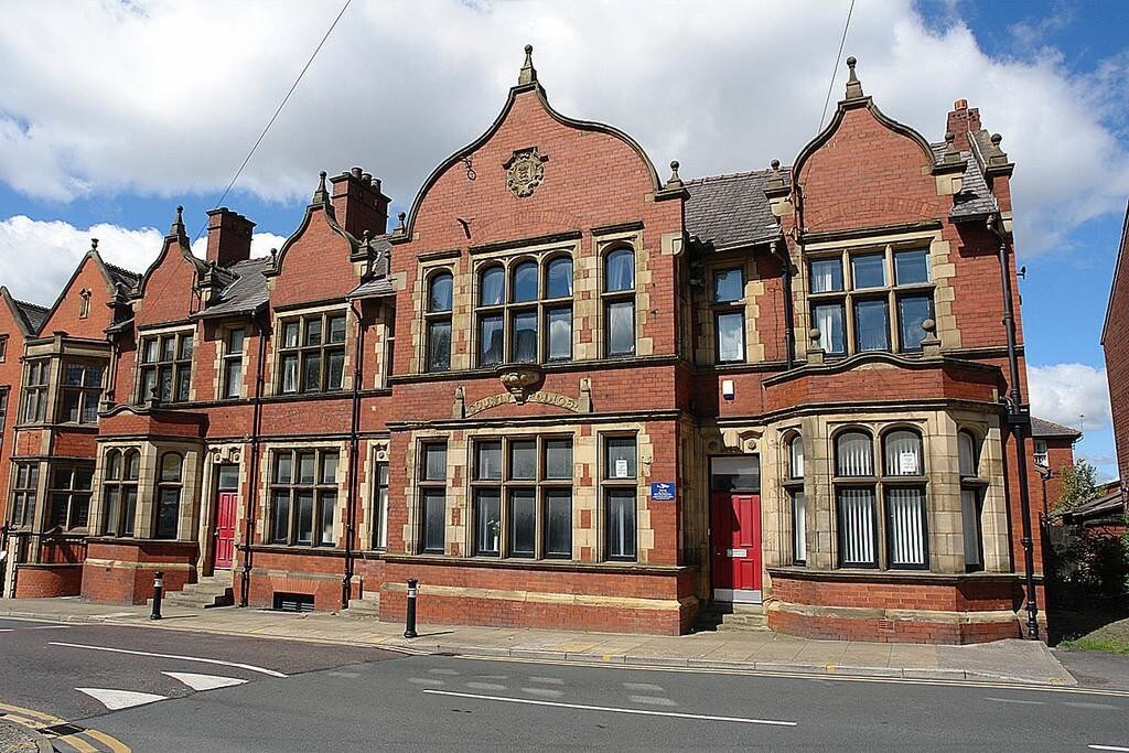 1-5 Victoria St, Oldham for sale Primary Photo- Image 1 of 1