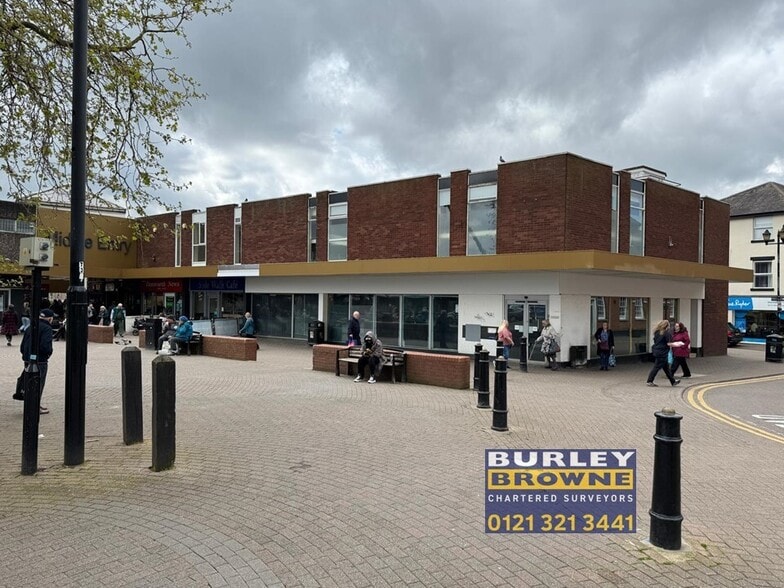Market Pl, Tamworth to rent - Building Photo - Image 1 of 5