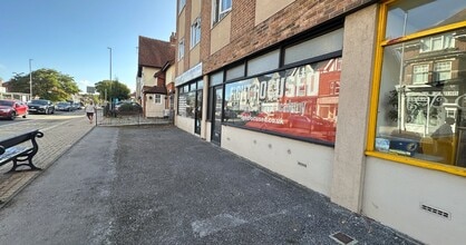 401 Lymington Rd, Christchurch to rent Building Photo- Image 2 of 5