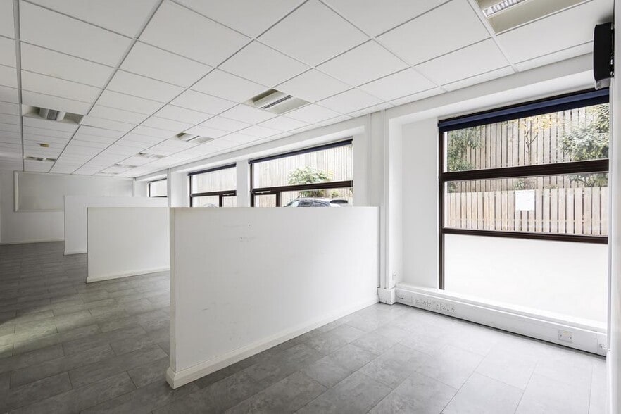 3 Addison Bridge Pl, London to rent - Building Photo - Image 3 of 38