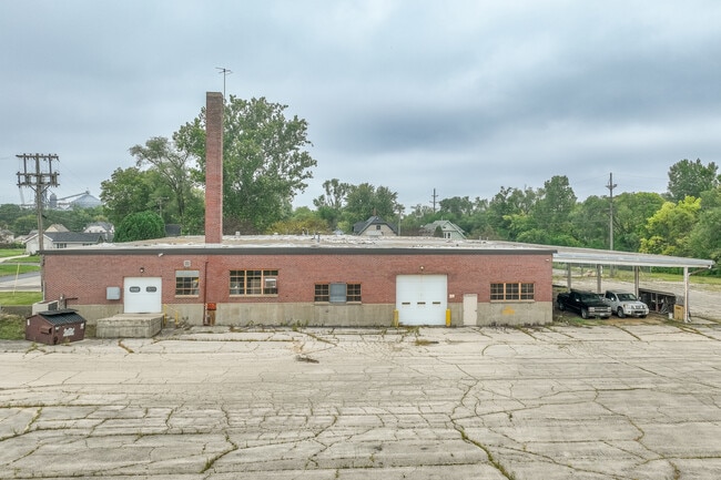More details for 947 E Clinton St, Freeport, IL - Industrial for Auction