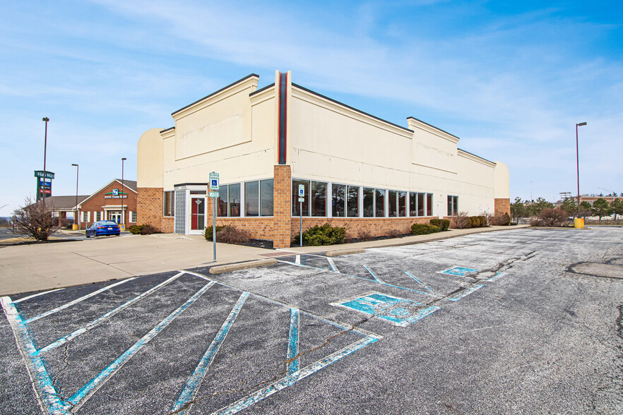 9701-9791 Vista Way, Garfield Heights, OH for rent - Building Photo - Image 3 of 6