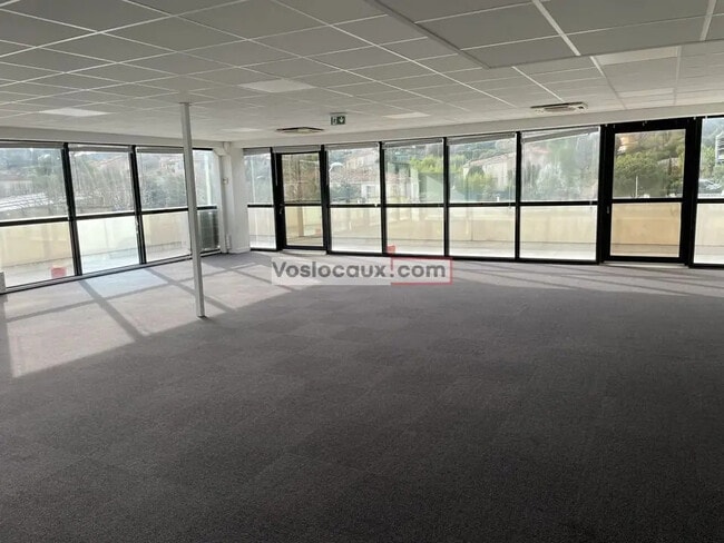 Location Bureaux 242 m² à 485 m²