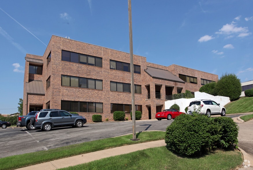 8 Shackleford Plz, Little Rock, AR to rent - Building Photo - Image 1 of 12