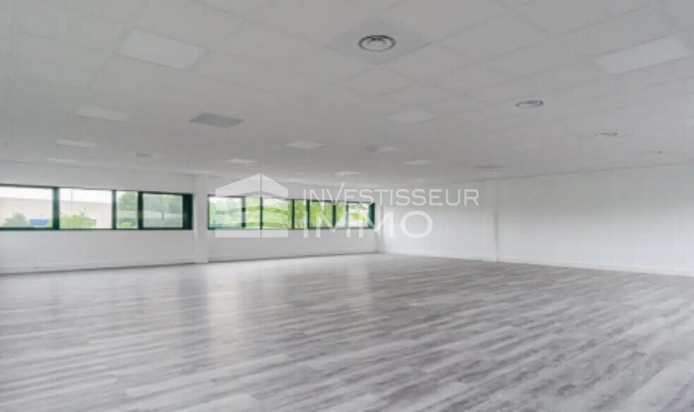 Office in Gennevilliers to rent - Interior Photo - Image 1 of 4