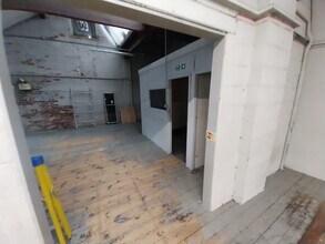 Wood St, Dewsbury to rent Interior Photo- Image 1 of 3