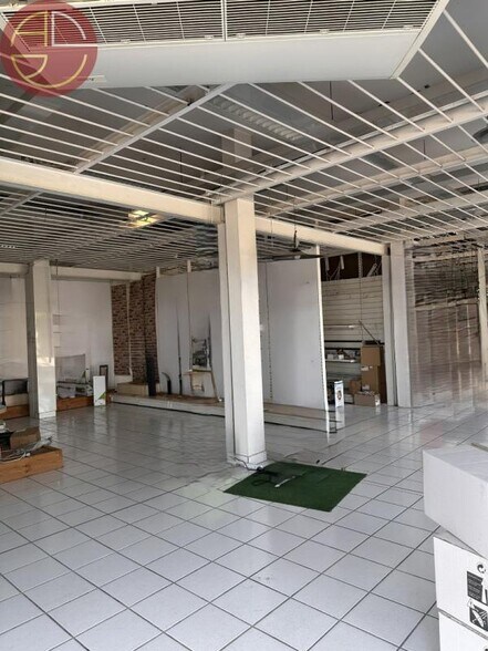Retail in Portet-sur-Garonne to rent - Interior Photo - Image 3 of 7