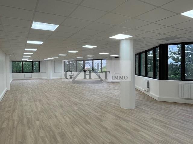 Office in Rosny-sous-Bois to rent Building Photo- Image 1 of 6