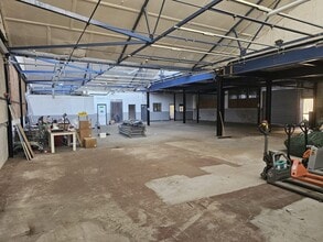 25 Lombard Rd, London to rent Interior Photo- Image 2 of 4