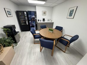 2001 Palm Beach Lakes Blvd, West Palm Beach, FL to rent Building Photo- Image 2 of 2