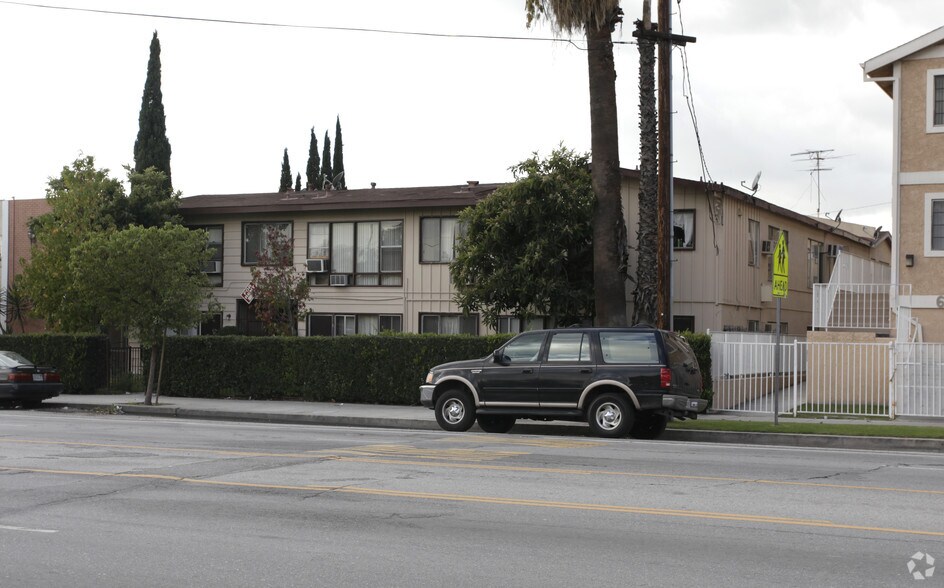 6725 Laurel Canyon Blvd, North Hollywood, CA for sale - Primary Photo - Image 1 of 1