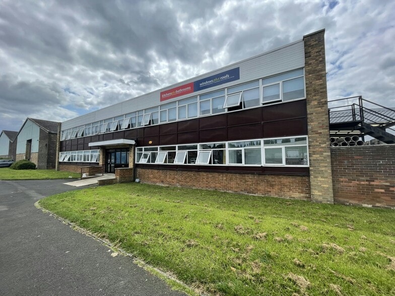 Earlsway, Gateshead to rent - Building Photo - Image 1 of 9