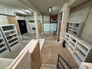 Retail in Madrid, Madrid to rent Interior Photo- Image 2 of 10