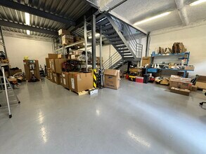 Light Industrial in Saint-Ouen-l'Aumône to rent Interior Photo- Image 2 of 12