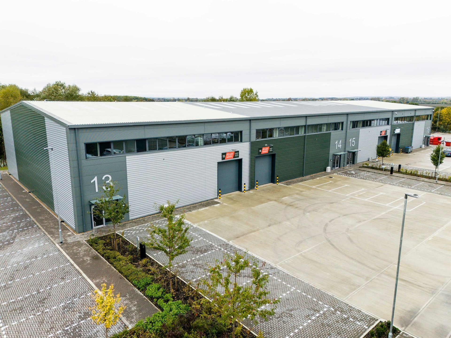 41 College Rd, Aylesbury to rent Primary Photo- Image 1 of 6