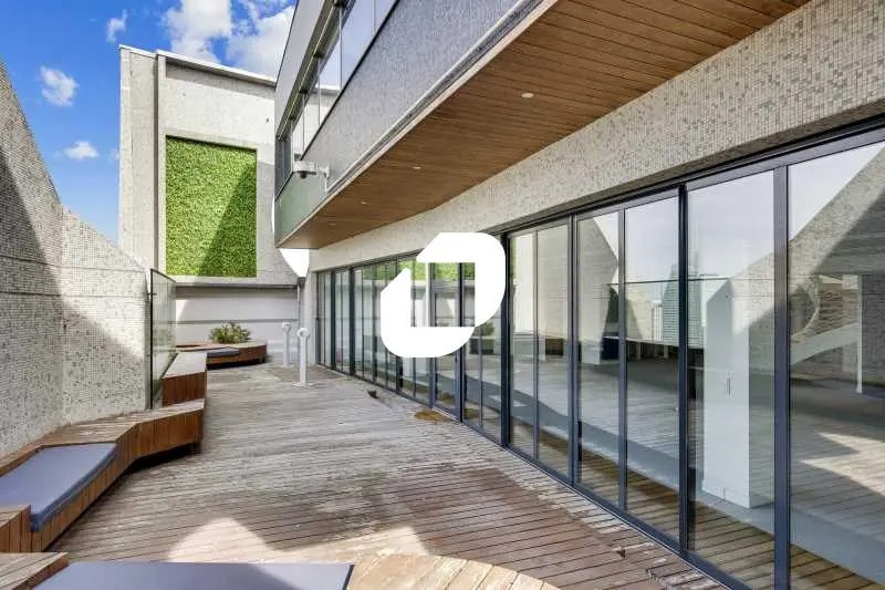 Office in Courbevoie for sale Building Photo- Image 1 of 7