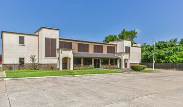 900 W Davis St, Conroe, TX for sale Building Photo- Image 1 of 1