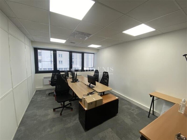Office in Pantin to rent - Building Photo - Image 1 of 12