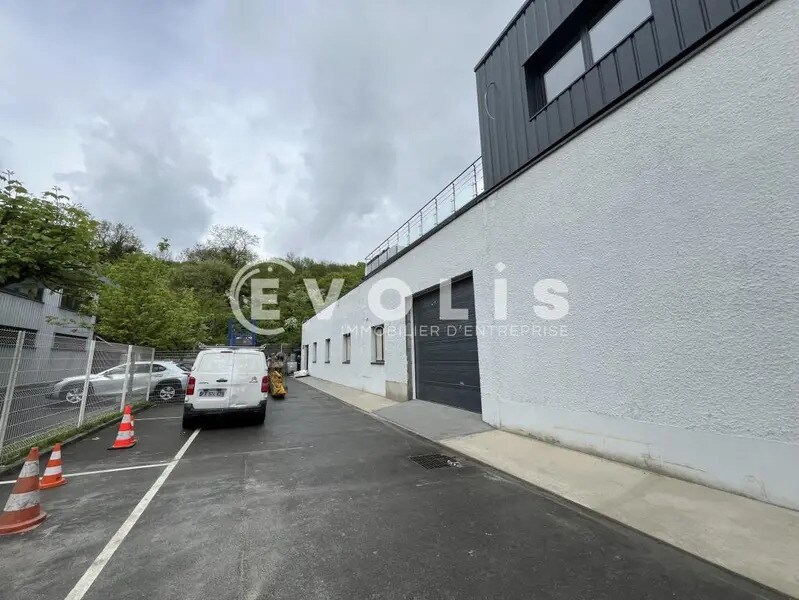 Light Industrial in Neuilly-sur-Marne to rent Building Photo- Image 1 of 10