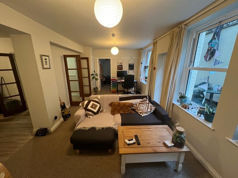 38 Queens Rd, Brighton for sale - Building Photo - Image 3 of 6