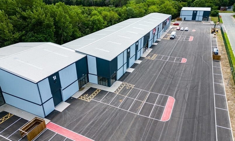 Clywedog Rd N, Wrexham to rent - Building Photo - Image 2 of 6