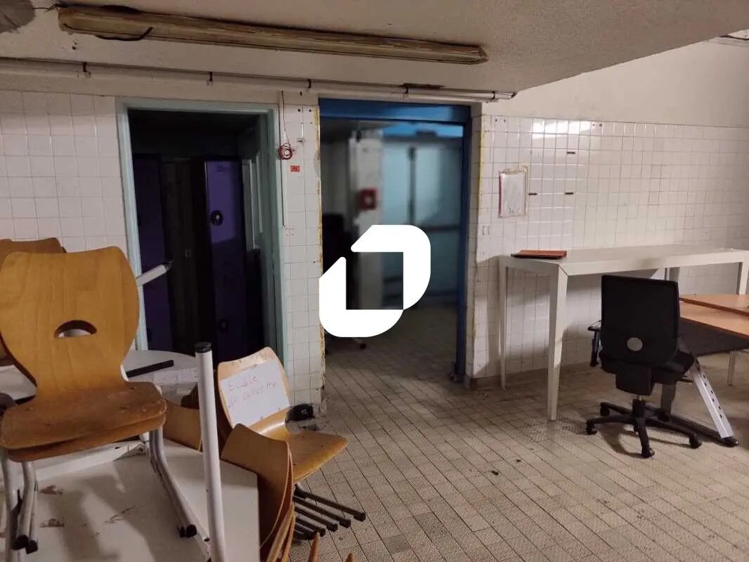 Light Industrial in Courbevoie for sale Interior Photo- Image 1 of 6