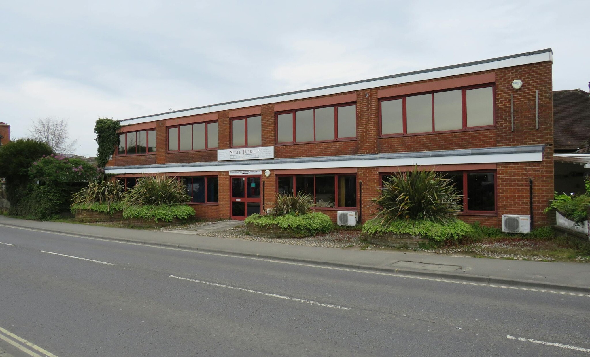 27-31 Reading Rd S, Fleet to rent Building Photo- Image 1 of 3