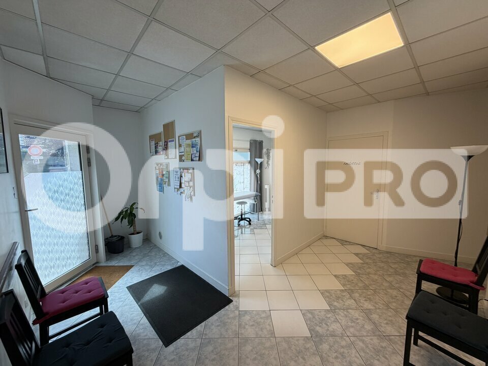 Retail in Chilly-Mazarin for sale Interior Photo- Image 1 of 10