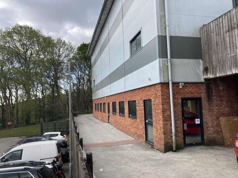 40-46b Estover Close, Plymouth to rent - Building Photo - Image 2 of 4